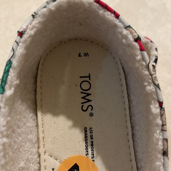 NWT TOMS Belmont holiday dog pattern slip on size 7 - Picture 3 of 6